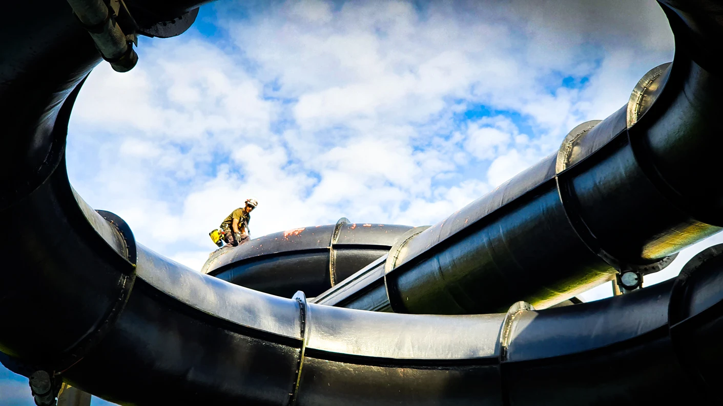 Intervention de cordistes MS Access pour une petite touche de noir chez AQUALAND à Gujan Mestras (industrie) – 2